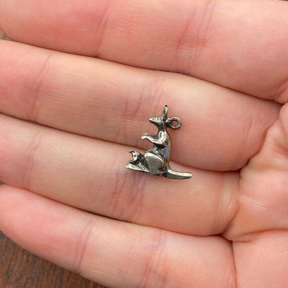 Vintage 925 Sterling Silver Kangaroo with Joey 3D Pendant Bracelet Charm - Picture 2 of 3
